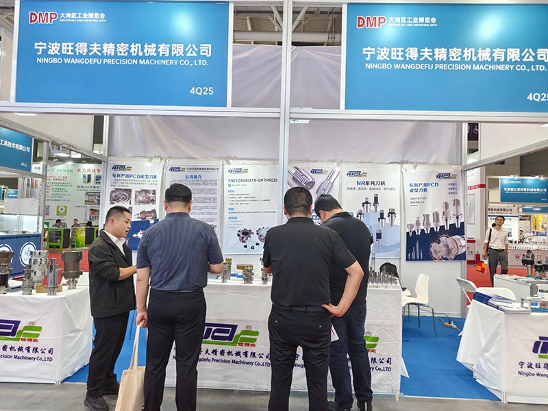 Ningbo Wangdefu Precision Machinery-showcases op de DMP Greater Bay Area Industrial Expo 2025